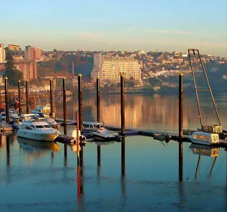 Douro Floating House Hotel en barco Oporto