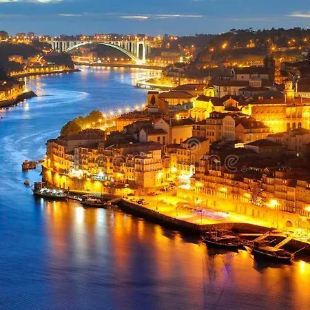 Douro Floating House Úszó hotel Porto