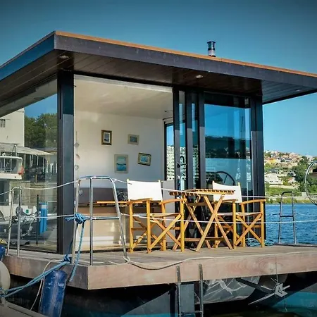 Douro Floating House Botel